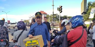 Target Rp1 M, Walikota HMR Pimpin Langsung Galang Dana Batam Peduli Bencana Cianjur Pemerintah Kota (Pemko) Batam bersama Badan Pengusahaan (BP) Batam dan BASNAZ Kota Batam, menggalang donasi untuk korban gempa bumi Cianjur, Jawa Barat, Selasa (22/11) sore F,Pemko Batam