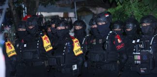Perketat Keamanan KTT G20, Polri Patroli Mulai Malam hinga Pagi Hari Kepolisian Republik Indonesia (Polri) memperketat keamanan KTT G20 dengan menggelar patroli skala sedang pada Minggu (13/11) malam F,Humas Polri