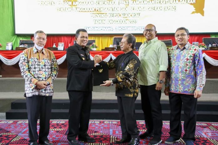DPRD Provinsi Kepulauan Riau menyelenggarakan Rapat Paripurna, Bertempat di Ruang Rapat Sidang Utama Balairung Raja Khalid DPRD Provinsi Kepulauan Riau, Kamis, tanggal 3 November 2022 F,DPRD Kepri