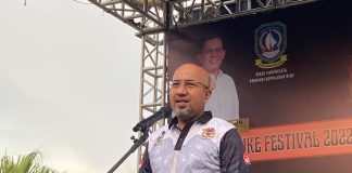 Jangan Lupa, Besok Tradisi Ekstrem Pawai Tatung Dayak-Tionghoa Digelar di Nagoya Plt. Kepala Dinas Pariwisata Provinsi Kepri, Luki Zaiman Prawira mengatakan tradisi ekstrem Pawai Tatung Dayak-Tionghoa akan digelar di Nagoya, Minggu (13/11) F,Dispar Kepri