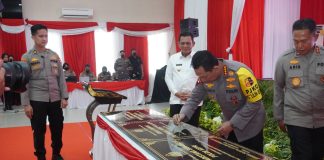 Kapolri Resmikan Perumahan Graha Bhayangkara, Gereja dan Pura di Polda Kepri Kapolri Jenderal Polisi Drs. Listyo Sigit Prabowo meresmikan Perumahan Graha Bhayangkara yang diperuntukan untuk Personel Polri di Provinsi Kepri, Jumat (23/12) F,Polda Kepri