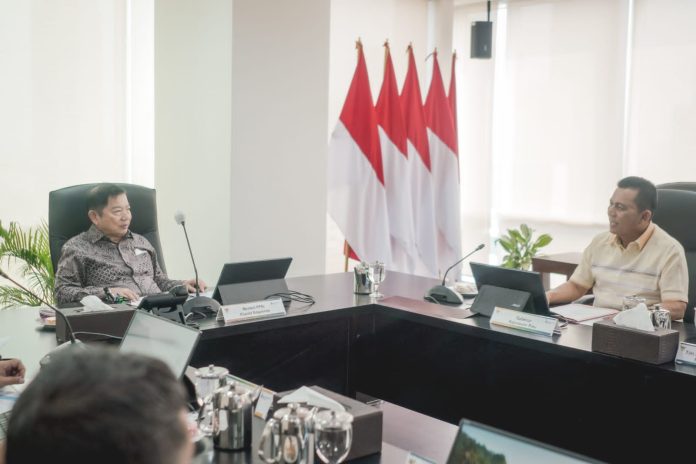 Gubernur Kepulauan Riau H. Ansar Ahmad menemui Menteri Perencanaan Pembangunan Nasional (PPN) Republik Indonesia/Badan Perencanaan Pembangunan Nasional (Bappenas) Suharso Manoarfa, di Jakarta Senin (19/12) F,Diskominfo Kepri