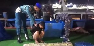 Prajurit Koarmada I Berhasil Tangkap Pelaku Penyeludupan Sabu-Sabu Sebanyak 43 Kilogram TNI AL berhasil melakukan penangkapan terhadap pelaku penyelundupan narkoba jenis sabu-sabu sebanyak 43 bungkus (± 43 KG) di Perairan Lhokseumawe, Sabtu, 24 Desember 2022 pukul 00.10 wib. F,TNI AL