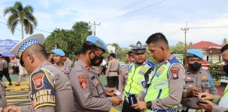 Lihat Kedisplinan Anggota, Propam Polresta Tanjungpinang Cek Kelengkapan Personil Propam Polresta Tanjungpinang melaksanakan penegakan ketertiban dan kedisiplinan (gaktibplin) kepada anggota Polres dan Polsek jajaran Polresta Tanjungpinang, Rabu (14/12) F,Polresta Tanjungpinang