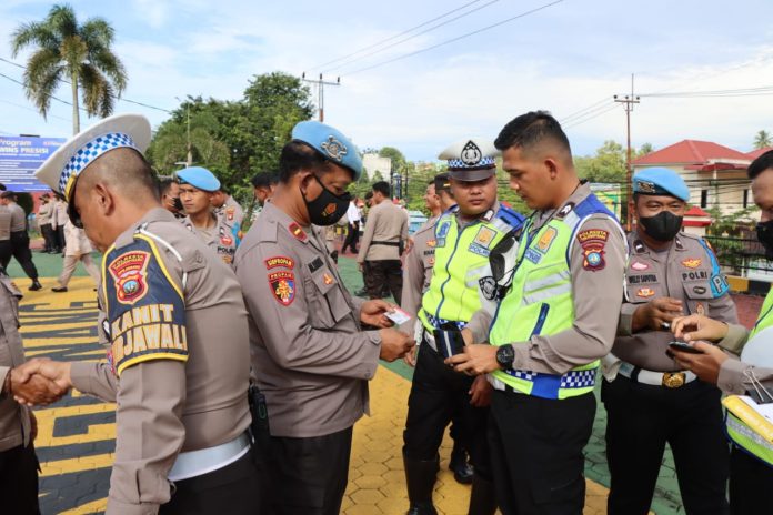 Propam Polresta Tanjungpinang melaksanakan penegakan ketertiban dan kedisiplinan (gaktibplin) kepada anggota Polres dan Polsek jajaran Polresta Tanjungpinang, Rabu (14/12) F,Polresta Tanjungpinang