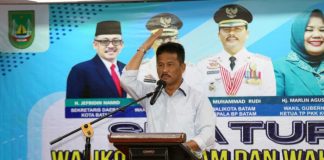 Rudi Datangi Kecamatan Bengkong Dengarkan Keluhan Para Ketua RT/RW Walikota-Kepala BP Batam Haji Muhammad Rudi menggelar silaturrahmi berkala dengan RT/RW dan tokoh masyarakat di Kecamatan Bengkong, Senin (26/12) malam F,Pemko Batam