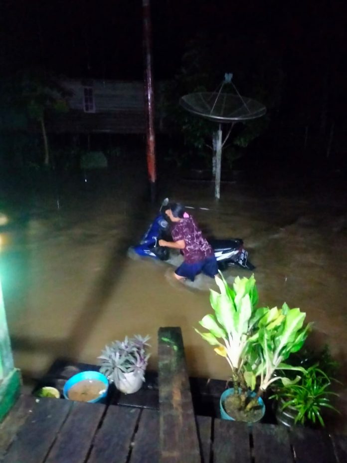 Desa Sebadai Hulu Kecamatan Bunguran Timur Laut di Kabupaten Natuna, Provinsi Kepri mengalami banjir ketika hujan yang terjadi hari Rabu (14/12) dini hari F,BPBD Natuna