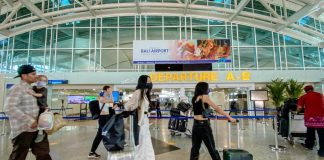 Menparekraf Terjunkan Tim ke Negara Pasar Wisman Gencarkan Promosi dan Edukasi Pasca RKUHKP Ditetapkan Sandiaga menerjunkan tim untuk melakukan promosi dan edukasi sekaligus komunikasi dan sosialisasi kepada wisatawan dan pelaku industri pariwisata di negara-negara pasar utama wisatawan mancanegara (wisman) agar tidak ragu untuk datang berwisata juga berinvestasi di Indonesia F,Kemenparekraf