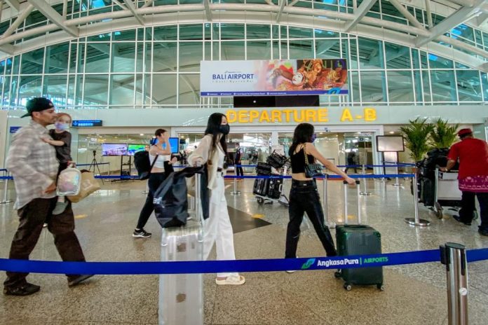 Sandiaga menerjunkan tim untuk melakukan promosi dan edukasi sekaligus komunikasi dan sosialisasi kepada wisatawan dan pelaku industri pariwisata di negara-negara pasar utama wisatawan mancanegara (wisman) agar tidak ragu untuk datang berwisata juga berinvestasi di Indonesia F,Kemenparekraf