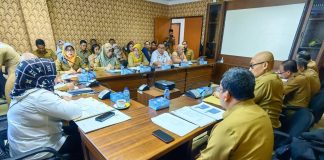 Tindaklanjuti Temuan Inspektorat, Wagub Marlin Pimpin Rapat Bersama Semua Kepala OPD. Hadir, Kadisdik Diwakili Kabid Wakil Gubernur Kepulauan Riau Hj Marlin Agustina, memimpin Rapat Pembahasan Tindak Lanjut Inspektorat Jenderal Kemendagri, di Ruang Rapat Lantai 6, Graha Kepri, Batam, Senin (19/12) F,Diskominfo Kepri