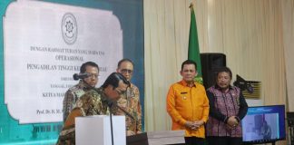 Diresmikan Ketua MA, Kepri Kini Punya Pengadilan Tinggi & Pengadilan Tinggi Agama Ketua Mahkamah Agung RI, H.M. Syarifuddin meresmikan dua Pengadilan Tingkat Banding baru di Provinsi Kepulauan Riau, yakni Pengadilan Tinggi (PT) Kepri dan Pengadilan Tinggi Agama (PTA) Kepri di Gedung Sementara Pengadilan Tinggi Kepri, Jalan Ahmad Yani Tanjungpinang, Senin (05/12) F, Diskominfo Kepri