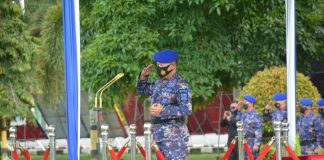 Peringati HUT Polairud ke-72, Kapolda Kepri Minta Jajarannya Jangan Lalai Melakukan Patroli Kapolda Kepri Irjen Pol. Dr. Aris Budiman,M.Si pimpin upacara HUT Polairud ke 72 yang dilaksanakan di Lapangan Upacara Mapolda Kepri pada hari Senin (05/12) F, Polda Kepri