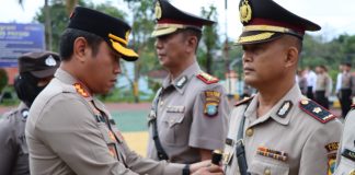 Tiga Kapolsek di Polresta Tanjungpinang Dimutasi Kapolresta Tanjungpinang Kombes Pol. H. Ompusunggu, memimpin langsung upacara serah terima Kabag, Kapolsek dan Pejabat utama Polresta Tanjungpinang, di Lapangan Apel Polresta Tanjungpinang, Senin (19/12) pagi. F, Polresta Tanjungpinang
