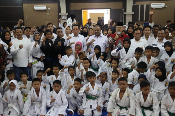 Sebanyak 171 atlet silat Walet Puti mengikuti kejuaraan ini dari Kabupaten Karimun, Kota Batam, dan Kabupaten Bintan. Walet Puti Cup juga diikuti oleh atlet dari perguruan silat yang lain seperti PSHT, Tapak Suci, Cempaka Putih, HIMMSI, dan SMI F, Diskominfo Kepri