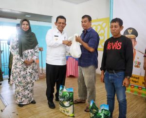 Kapolresta Tanjungpinang Kombes Pol. H. Ompusunggu, bersama Ketua Bhayangkari Cabang Tanjungpinang Ny. Cathy Heri Ompusunggu melaksanakan kegiatan pengecekan pos pengamanan Natal 2022 dan Tahun Baru 2023, Jumat (30/12) F,Polresta Tanjungpinang