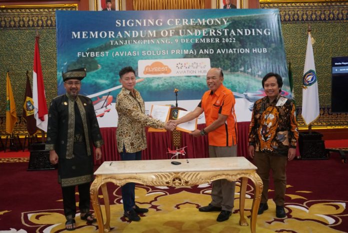 PT. Aviasi Solusi Prima, Flybest Aviation Indonesia melakukan penandatanganan Memorandum of Understanding (MoU) dengan Aviation Hub Singapura di Gedung Daerah, Tanjungpinang, Jumat (09/10) F,Diskominfo Kepri