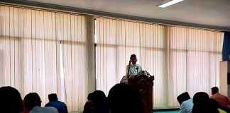 Jadi Khatib Jumat, Gubernur Ansar Ingatkan Masyarakat Kepri Harus Mensyukuri Nikmat Allah Gubernur Kepri Ansar Ahmad saat menjadi khatib pada Shalat Jum'at yang dilaksanakan di Masjid Al-Madinah, Kantor Bupati Bintan, Jumat (02/12). F,Diskominfo Kepri