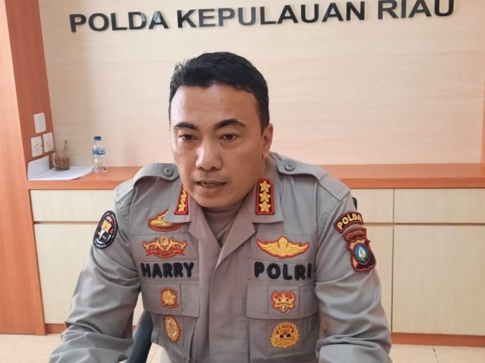 Kabid Humas Polda Kepri Kombes Pol Harry Goldenhardt S mengatakan terdapat 333 Personil Polda Kepri dan Polres Jajaran terdiri dari Perwira, Bintara dan PNS dilakukan alih tugas jabatan dan mutasi