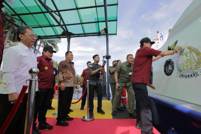 Menkumham RI Yasonna H Laoly dalam acara Serah Terima Kapal Patroli Imigrasi Pura Wira Ksatria dan Launching Second Home Visa di Lagoi Bintan Kepulauan Riau, Rabu (21/12) F,Diskominfo Kepri