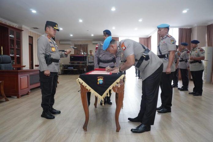 Kapolda Kepri Irjen Pol. Aris Budiman, memimpin sertijab Dirreskrimsus, Dansat Brimob, Kabid Propam dan Kabid Keu di Ruang Kerja Kapolda Kepri pada Selasa (24/1) F,Polda Kepri