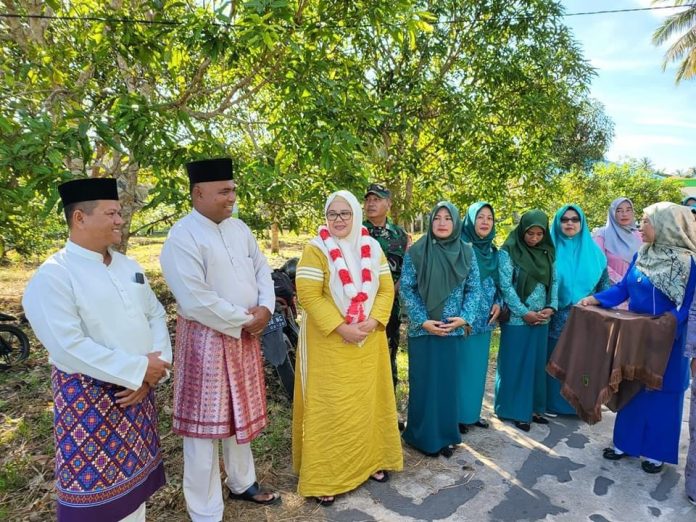 Wakil Gubernur Kepulauan Riau, Hj Marlin Agustina melakukan kunjungannya ke desa-desa di Kabupaten Natuna, Minggu (15/1) F,Pemprov Kepri
