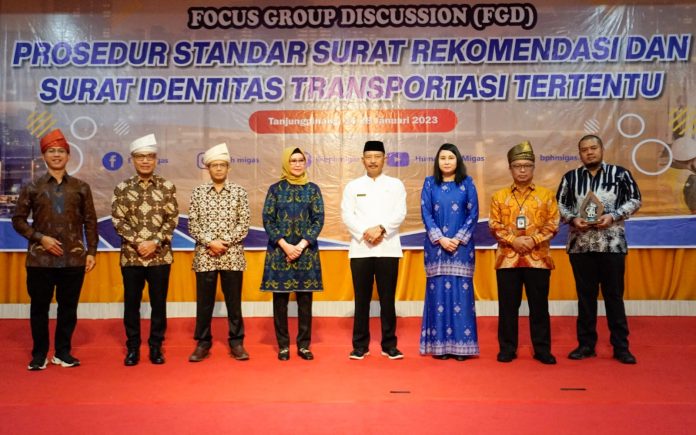 Sekretaris Daerah Provinsi Kepulauan Riau Adi Prihantara menghadiri Fokus Group Discussion (FGD) Prosedur standar Surat Rekomendasi dan Surat Identitas Transportasi Tertentu di Grand Ballroom Hotel CK, Tanjungpinang, Jumat (27/01) F,Diskominfo Kepri