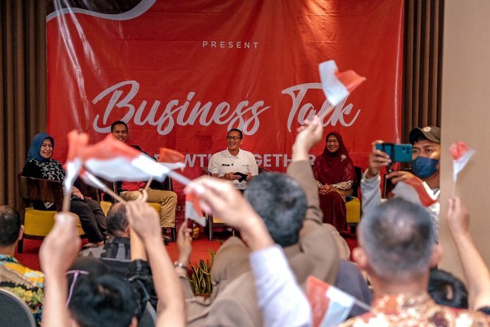 Menparekraf/Kabaparekraf, Sandiaga Salahuddin Uno saat memberikan wejangan di Seminar Genpro (Global Entrepreneurs Profesional) “Dari UKM Menuju Korporasi” di Zest Hotel Bandung, Sabtu (21/1) F,kemenparekraf