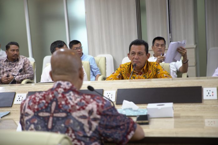 Gubernur Kepulauan Riau H. Ansar Ahmad didampingi Bupati Karimun Aunur Rafiq dan Bupati Bintan Roby Kurniawan melakukan audiensi dengan Dirjend Perikanan Tangkap Kementerian Kelautan dan Perikanan (KKP) Muhammad Zaini Hanafi, Jumat (6/1) F,Diskominfo Kepri