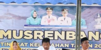 LRT Bakal ada di Batam, Walikota Rudi Beri Peradaban Baru Transportasi di Batam Wali Kota Batam H Muhammad Rudi (HMR) memimpin Musyawarah Rencana Pembangunan (Musrenbang) tingkat Kelurahan Tanjungriau, Kecamatan Sekupang, di halaman Masjid Nurul Huda, Tanjungriau, Jumat (27/1/2023) pagi F, Pemko Batam