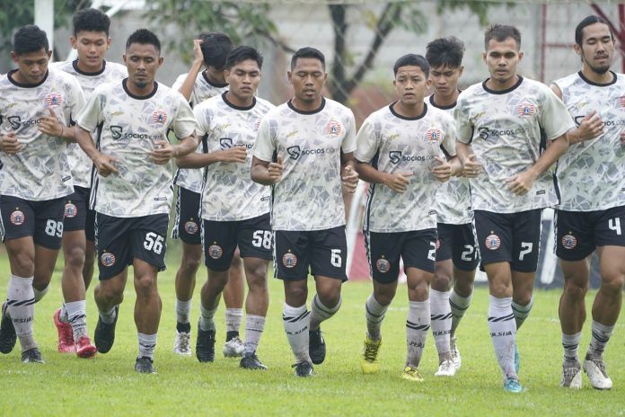 23 Pemain Persija Jakarta kembali melakoni latihan perdana di awal tahun 2023 di Lapangan Nirwana Park, Sawangan, Depok Rabu (4/1) untuk mempersiapkan diri menghadapi putaran kedua BRI Liga 1 2022/2023 F,PSSI