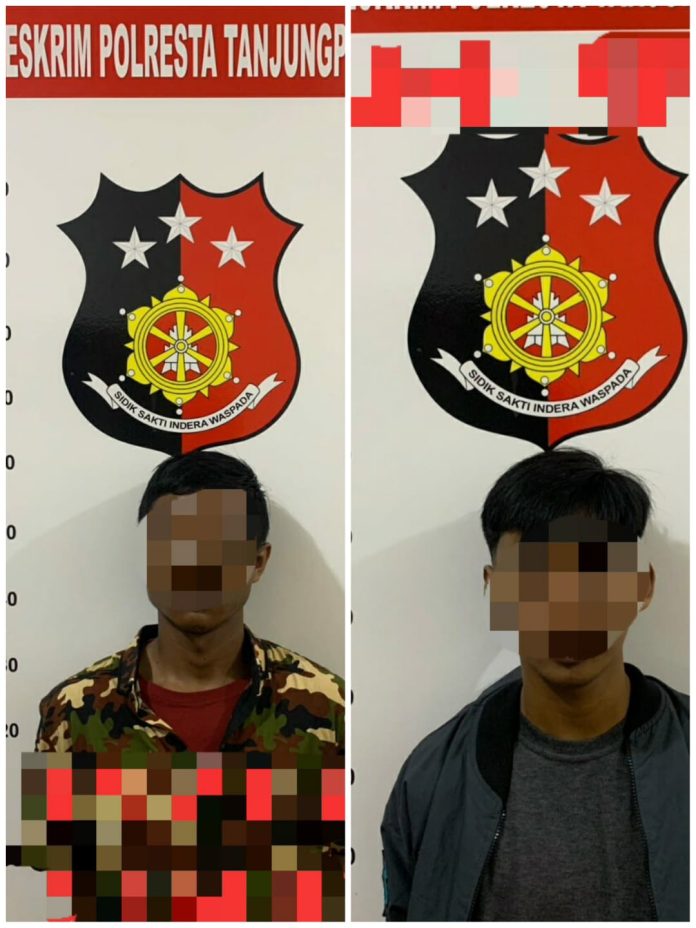 Dua orang pelaku pencurian inisial (MA) dan (LF) di rumah Jalan R.H Fisabilillah Gg. Sukajadi Kel. Sei Jang Kec. Bukit Bestari Kota Tanjungpinang berhasil dibekuk Tim Jatanras Sat Reskrim Polresta Tanjungpinang, Senin (16/1) F,Polresta Tanjungpinang