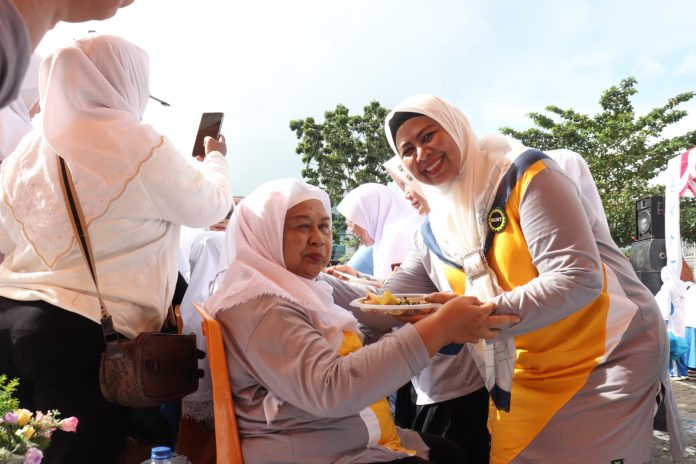 Ketua Badan Kontak Majelis Taklim (BKMT) Provinsi Kepulauan Riau Hj. Dewi Kumalasari mengharapkan dengan Milad BKMT ke-42 ini para kader BKMT seluruh Kepri tetap solid dan tetap menjaga kekompakan F,Diskominfo Kepri