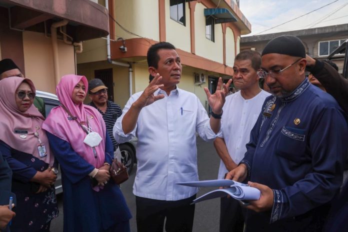 Gubernur Ansar turun langsung ke Akau Potong Lembu melihat kondisi terkini dari Akau Potong Lembu, Jumat (13/01) F,Diskominfo Kepri