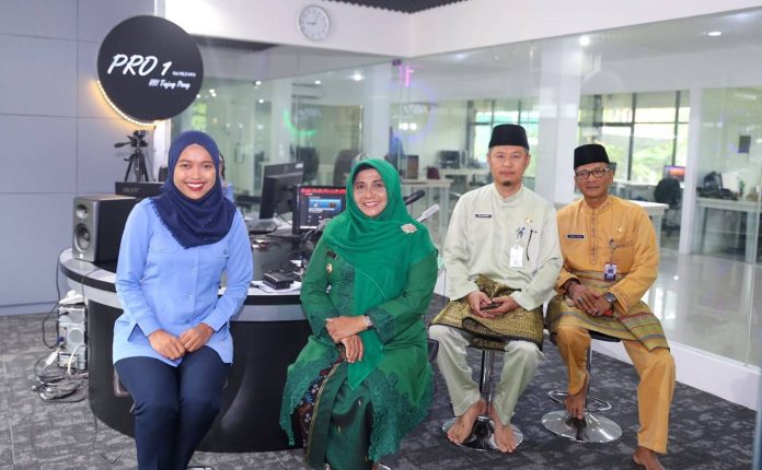 Wali Kota Tanjungpinang, Rahma menyapa warga Tanjungpinang lewat radio RRI, Rabu (4/1) F,Pemko Tanjungpinang