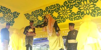 Sambut Hari Jadi Kota Tanjungpinang, Wali Kota/Wakil dan Ketua DPRD Tanjungpinang Ziarah ke Makam Para Leluhur Tokoh Tanjungpinang Wali Kota Tanjungpinang, Rahma bersama Ketua TP PKK, Agung Wiradharma, Wakil Wali Kota, Endang Abdullah, Ketua DPRD, Yuniarni Pustoko Weni, dan unsur forkopimda melakukan ziarah ke makam para leluhur tokoh Tanjungpinang, Kamis (5/1) F,Diskominfo Tanjungpinang