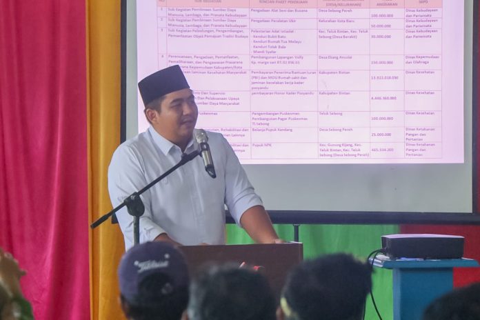 Bupati Bintan, Roby saat membuka secara resmi Musyawarah Rencana Pembangunan (Musrenbang) Kecamatan Teluk Sebong di Gedung Community Centre, Jumat (10/2) pagi F,Pemkab Bintan