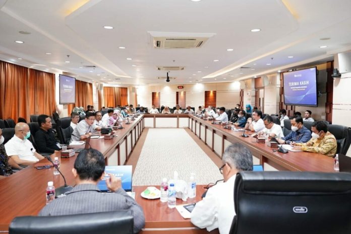 Mewakili Wali Kota Batam Muhammad Rudi, Sekretaris Daerah (Sekda) Kota Batam, Jefridin Hamid mengikuti secara virtual Rapat Koordinasi Pengendalian Inflasi Daerah tahun 2023, Rabu (8/2/2023) F,Pemko Batam