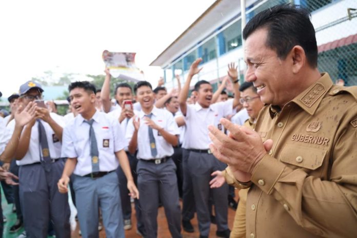 Gubernur Kepri, Ansar Ahmad saat melakukan kunjungan ke SMA Negeri 3 Batam, Jl. Hang Nadim No.3, Belian Senin (27/02) F,Diskominfo Kepri