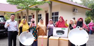 SERING BERI BANTUAN, BU RAHMA DISEBUT WALI KOTA DANDANG PANCI DAN KUALI Wali Kota Tanjungpinang Hj. Rahma, S.IP, MM. Sejak tahun 2021, Rahma mulai menyalurkan berbagai bantuan kepada para pelaku UMKM dan IKM F,Pemko Tanjungpinang