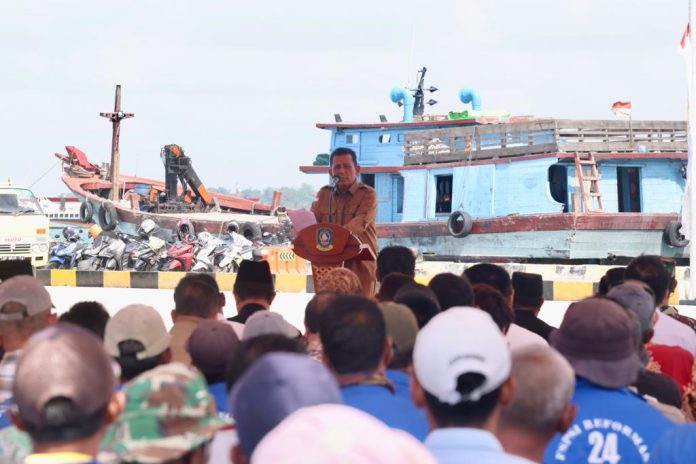 Gubernur Kepulauan Riau H. Ansar Ahmad meresmikan penggunaan jalan integrasi dermaga Pelantar I dan Pelantar II Pelabuhan Kuala Riau Tanjungpinang, Selasa (21/02) F,Diksominfo Kepri
