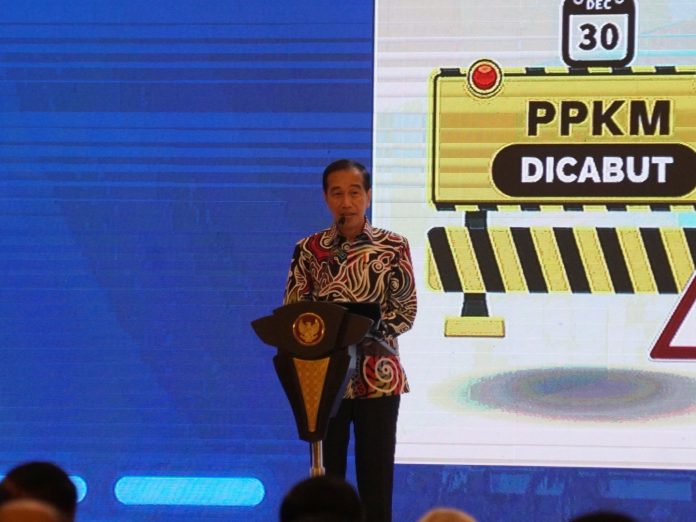 Presiden Jokowi saat menghadiri sekaligus membuka Rakernas APPSI Tahun 2023, Kamis (23/02/2023), di Ballroom Hotel Novotel, Kota Balikpapan, Kaltim. (Foto: Humas Setkab/Dindha)