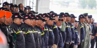 Indonesia Kirimkan 65 Tenaga Medis Bantu Penanganan Gempa Bumi di Tukri dan Suriah Plt. Kepala Pusat Krisis Kesehatan, Sumarjaya melaksanakan upacara pelepasan bantuan di Landasan Udara TNI AU, Halim Perdanakusuma, Jakarta, Sabtu (11/2) F,kemkes
