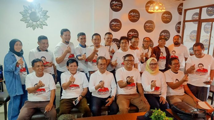 Ketua DPRD Kepri, Jumaga Nadeak melepas rombongan Serikat Pekerja Pers (SPS) Kepri, yang berangkat ke Medan, Sumatra Utara, Sabtu (4/2/2023) siang F, SPS Kepri