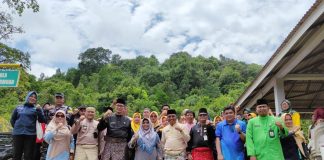 Warga Kelurahan Kampung Bugis Ajukan Beberapa Usulan Pembangunan kepada Wali Kota Saat Musrenbang Kelurahan Wali Kota Tanjungpinang, Rahma, membuka Musrenbang tingkat Kelurahan Kampung Bugis di kawasan Agrowisata Bukit Manuk, Jumat (10/2) F,Pemko Tanjungpinang