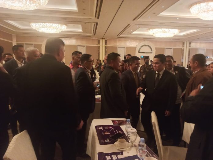 Erick Thohir resmi terpilih menjadi Ketua Umum (Ketum) Persatuan Sepakbola Seluruh Indonesia (PSSI) setelah mayoritas pemegang suara (voters) memilihnya sebagai Ketum PSSI dalam Kongres Luar Biasa (KLB) di Hotel Shangri-La, Jakarta, Kamis (16/2) F,PSSI