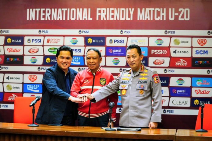 Kapolri Jenderal Listyo Sigit Prabowo menyatakan siap bersinergi dengan Ketua Umum PSSI Erick Thohir yang baru terpilih dalam menyelenggarakan sepak bola yang jauh lebih baik dan Fair Play di Media Center Gelora Bung Karno (GBK), Jakarta, Minggu (19/2) F, Humas Polri
