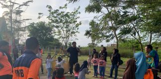 BPBD Tanjungpinang Latih Anak dan Orangtua Hadapi Bencana Badan Penanggulangan Bencana Daerah (BPBD) Kota Tanjungpinang melaksanakan sosialisasi dan simulasi penggunaan jalur evakuasi saat terjadi bencana, yang dilaksanakan di Taman Bermain Batu 10, Kamis (23/02) F, BPBD Tanjungpinang