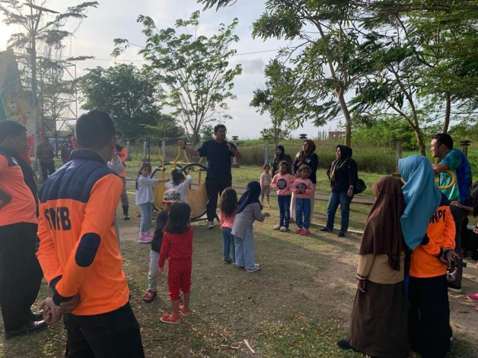 Badan Penanggulangan Bencana Daerah (BPBD) Kota Tanjungpinang melaksanakan sosialisasi dan simulasi penggunaan jalur evakuasi saat terjadi bencana, yang dilaksanakan di Taman Bermain Batu 10, Kamis (23/02) F, BPBD Tanjungpinang