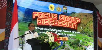 Mahfud MD Tekankan Keamanan dan Kenyamanan Sangat Perlu di DPSP Danau Toba Menko Polhukam yang juga Ketua Kompolnas RI Prof. Dr. Mahfud MD saat memberikan sambutan dalam Focus Group Discussion (FGD) dengan tema "Pembentukan Kewilayahan Kawasan Tertentu Sebagai Kajian Konsep Pengamanan Destinasi Pariwisata Super Prioritas (DPSP) Danau Toba", yang digelar di Aula Sopobolon, Hotel Niagara, Parapat, Kabupaten Simalungun, Rabu (22/2) F,Diskominfo Pemkab Samosir