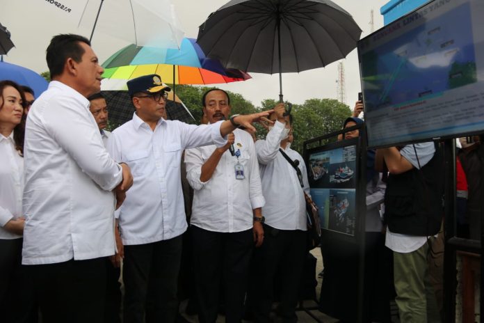 Menteri Perhubungan (Menhub) RI Budi Karya Sumadi melakukan soft launching pengoperasian KMP Bahtera Nusantara 03 sebagai kapal penyeberangan Ro-Ro baru di Dermaga Penyebrangan Pelabuhan Punggur Kota Batam, Sabtu (4/2) F,Diskominfo Kepri